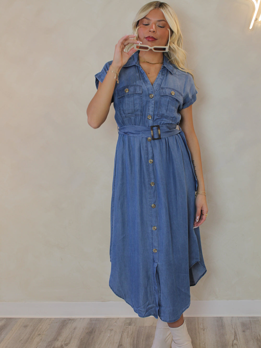 DENIM MIDI DRESS WITH BUTTON DETAILS, SHORT SLEEVES AND FOLD OVER COLLAR