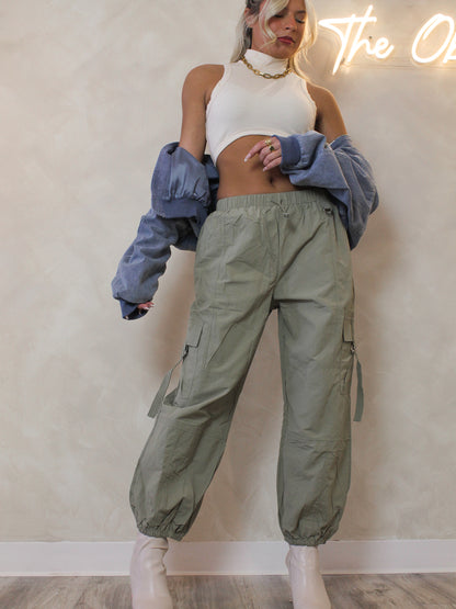 LAID BACK, OLIVE CARGO JOGGER OUTFIT