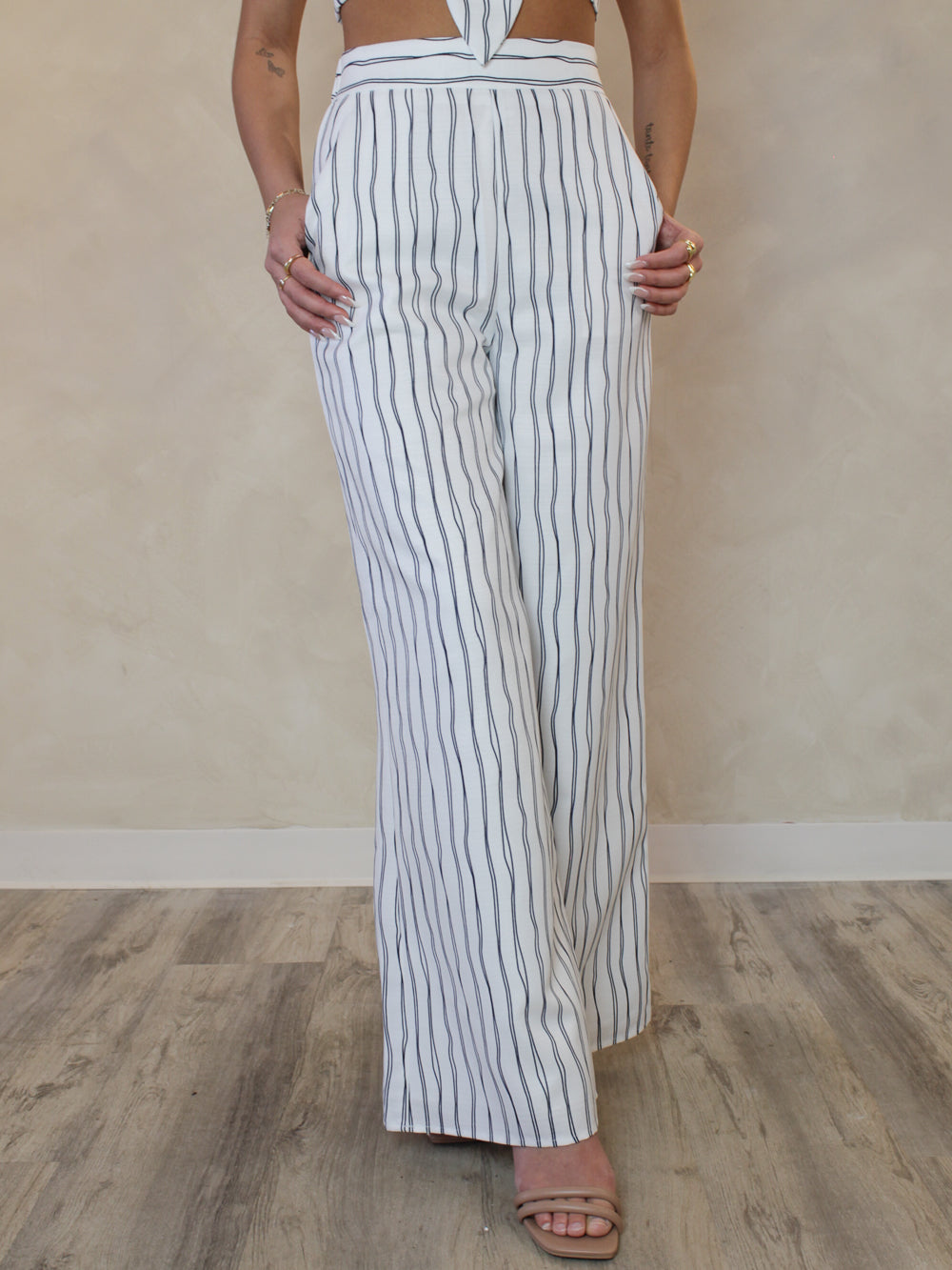 WHITE STRIPED WIDE LEG PANTS 